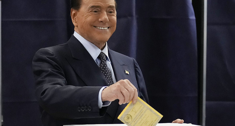Berlusconi retrouve le Parlement, le chef de la diplomatie évincé