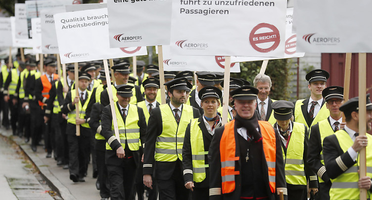 Des pilotes de Swiss manifestent à Kloten (ZH)