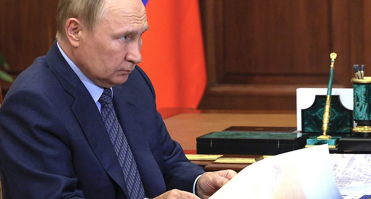 Poutine reconnaît l'indépendance de deux régions