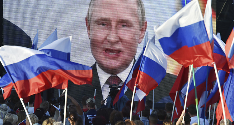 « La victoire sera à nous! » lance Poutine depuis la Place Rouge