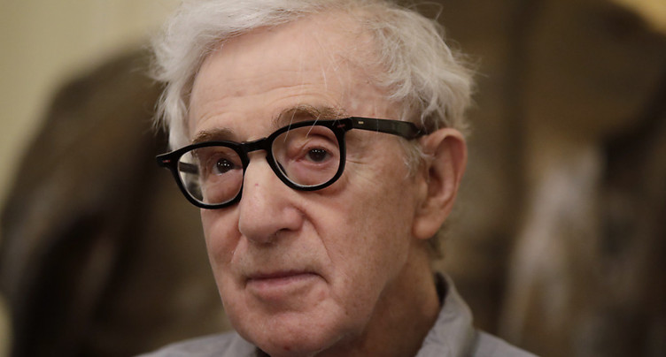Woody Allen tourne à Paris pour la première fois en français