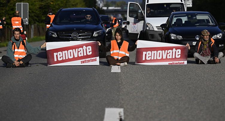 Renovate Switzerland bloque l'entrée de Lausanne