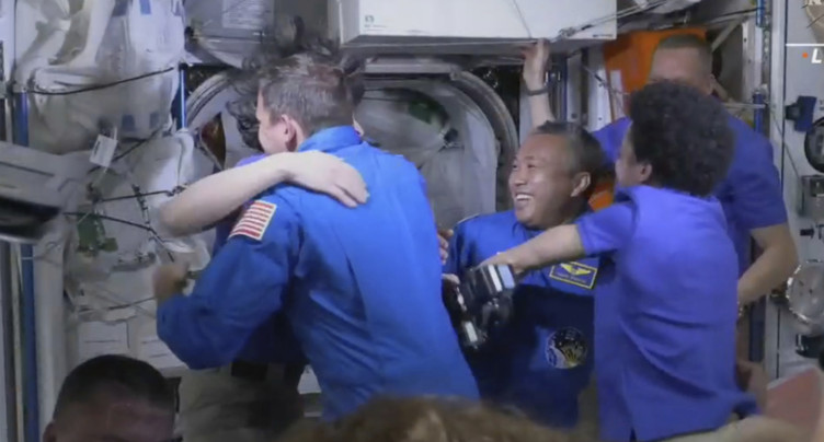 Crew-5 arrive à la station spatiale internationale