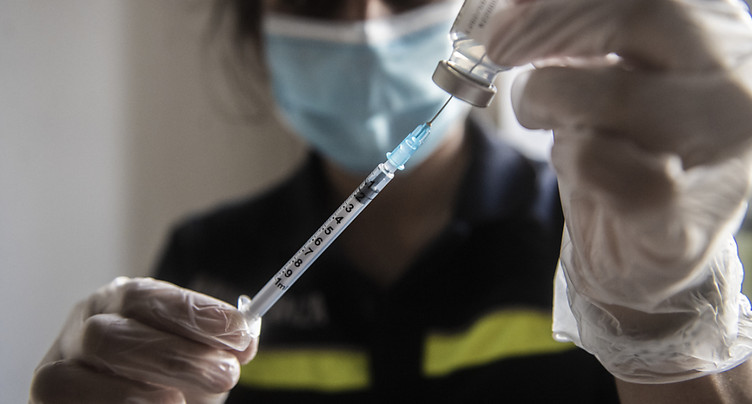 Covid: 1400 hospitalisations pour des effets secondaires du vaccin