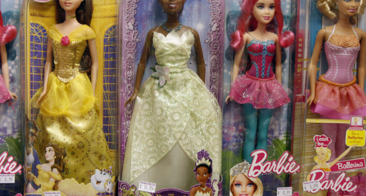 Des Barbie mises aux enchères font le bonheur des cheveux blancs