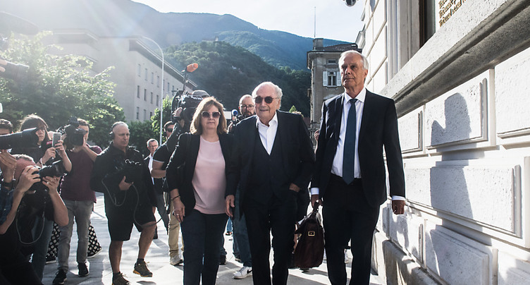 La procédure en appel contre Blatter et Platini est suspendue