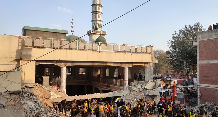 Le bilan monte à 83 morts après l'explosion dans une mosquée