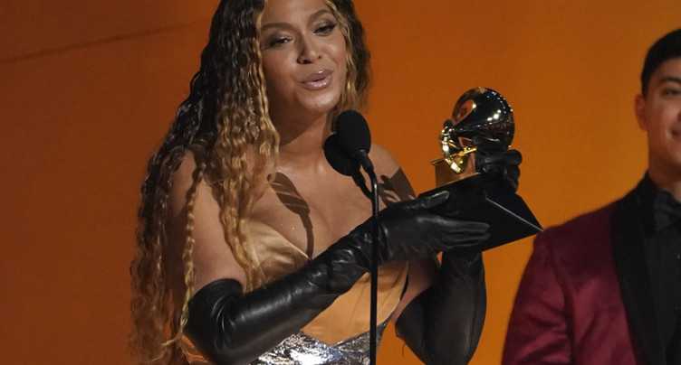 Beyoncé, artiste la plus couronnée de l'histoire des Grammy Awards
