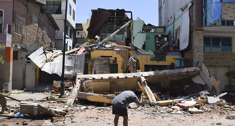 Au moins 12 morts en Equateur après un séisme important
