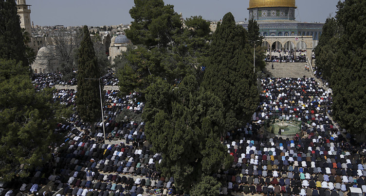 L'esplanade des Mosquées comble pour le premier vendredi du ramadan