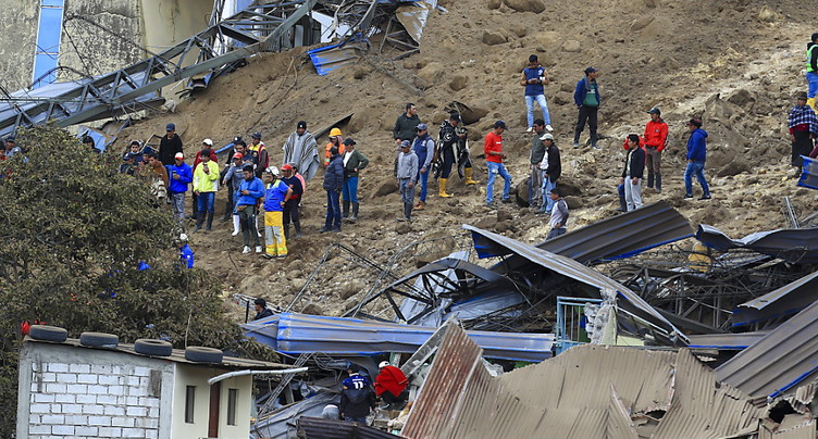 Sept morts et 46 disparus dans un glissement de terrain