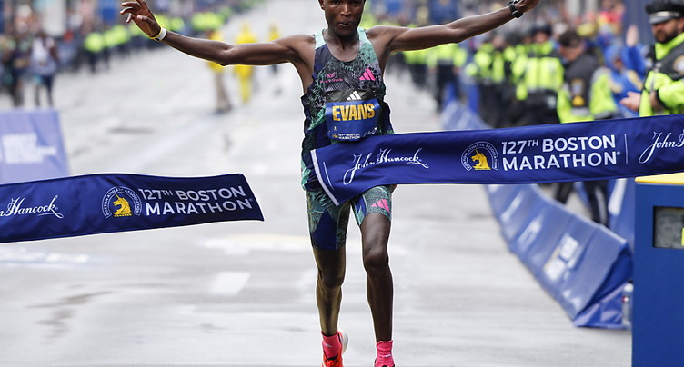 Evans Chebet remporte le marathon de Boston, le favori Kipchoge 6e