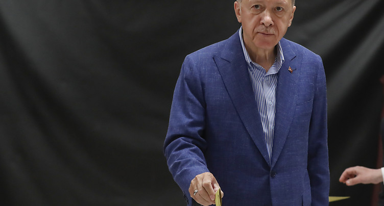 Erdogan en tête du scrutin sur près de la moitié des bulletins