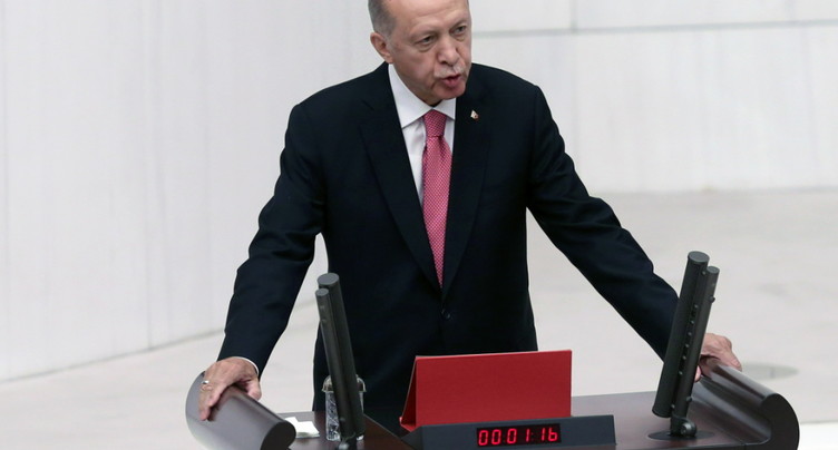 Erdogan entame son troisième mandat de président sous un déluge