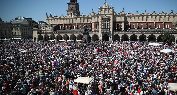 Un demi-million de Polonais à Varsovie contre le gouvernement