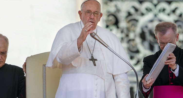 Opération urgente du pape pour un risque d'occlusion intestinale