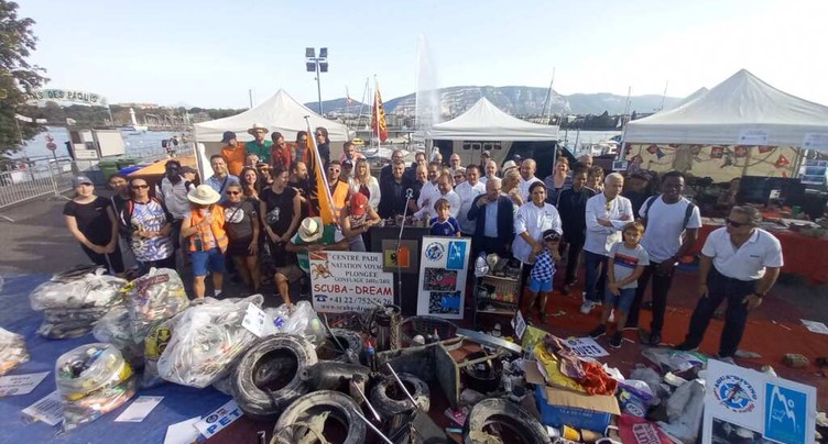 Environ 950 kg de déchets ramassés dans le Léman par des bénévoles