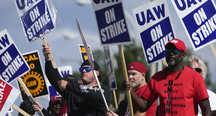 Le Canada évite la grève, elle devient politique aux Etats-Unis