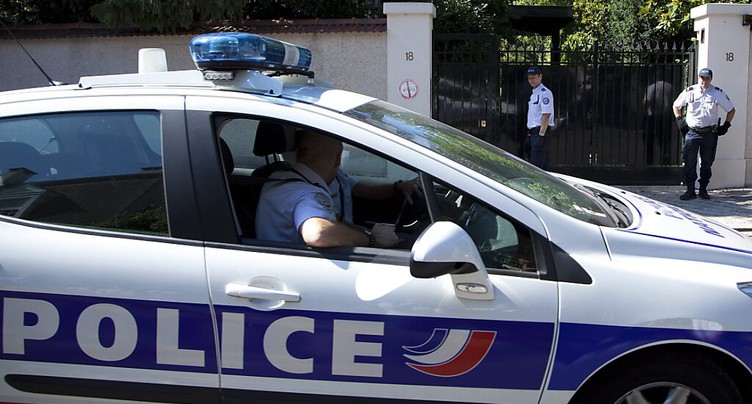 Attaque au couteau à Paris: une personne tuée et une autre blessée