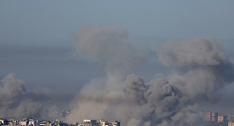 Raids israéliens meurtriers à Gaza, appels à protéger les civils