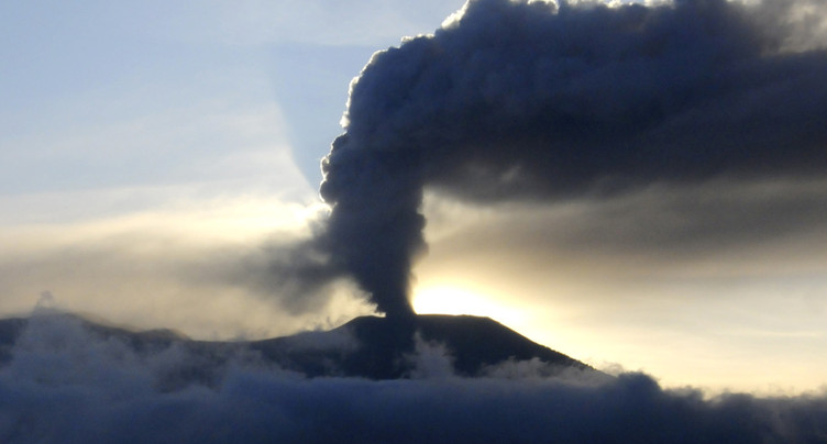 L'éruption fait 13 morts, 10 randonneurs recherchés