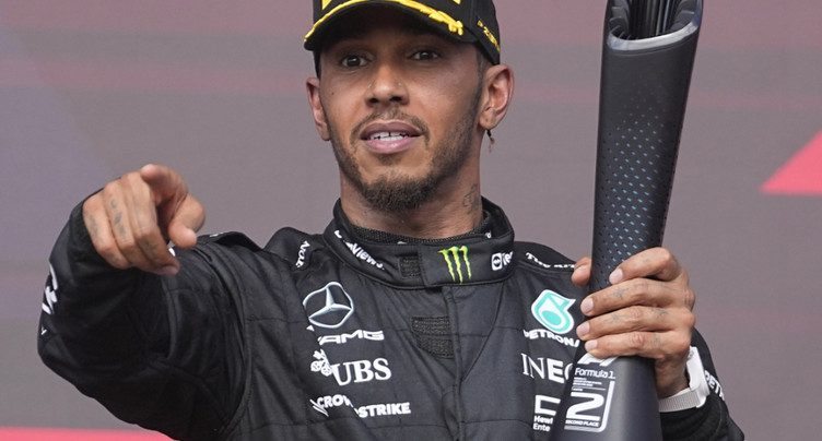 Hamilton en discussions pour rejoindre Ferrari en 2025