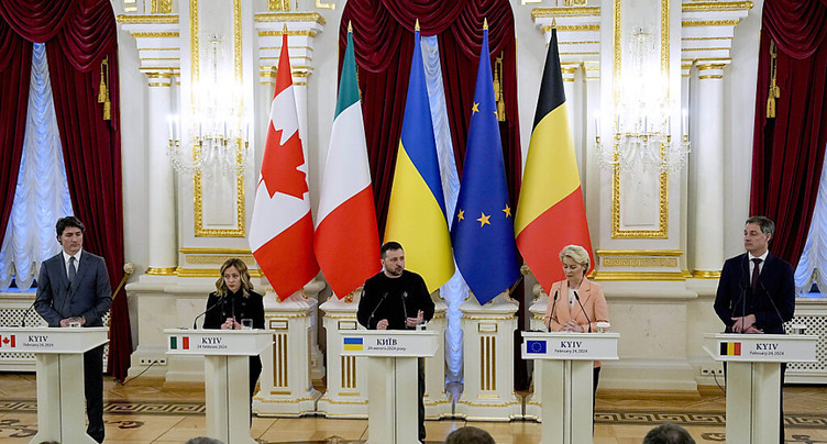 Le soutien de la France à l'Ukraine ne « faiblira pas », lance Macron