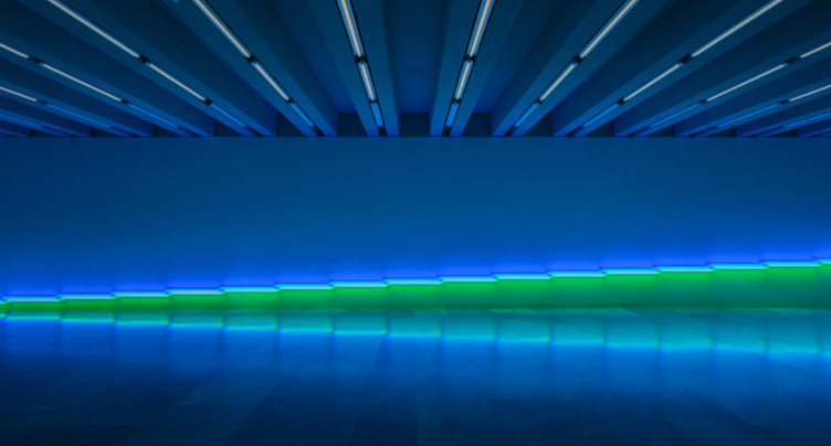 Les lumières de Dan Flavin envahissent le Kunstmuseum à Bâle