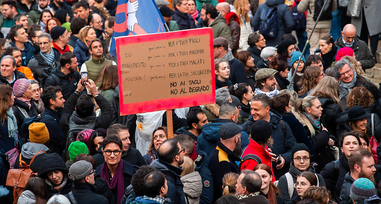 Fonctionnaires tessinois en colère, 6000 manifestants