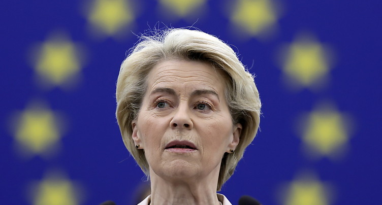 Tarifs US: « coup dur » pour l'économie mondiale, dit von der Leyen