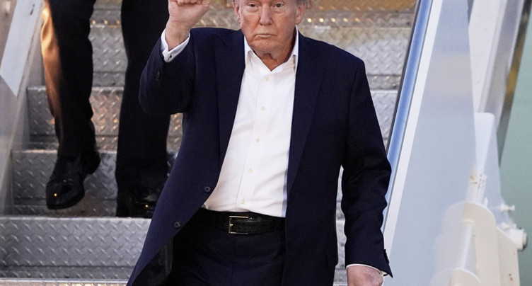 Trump assure être « en pleine forme » après sa visite médicale image
