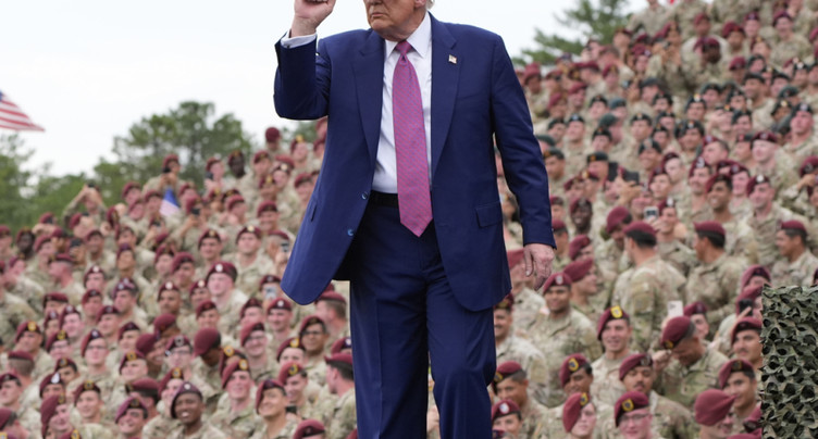Trump dit que Los Angeles est envahie par « des ennemis étrangers » image