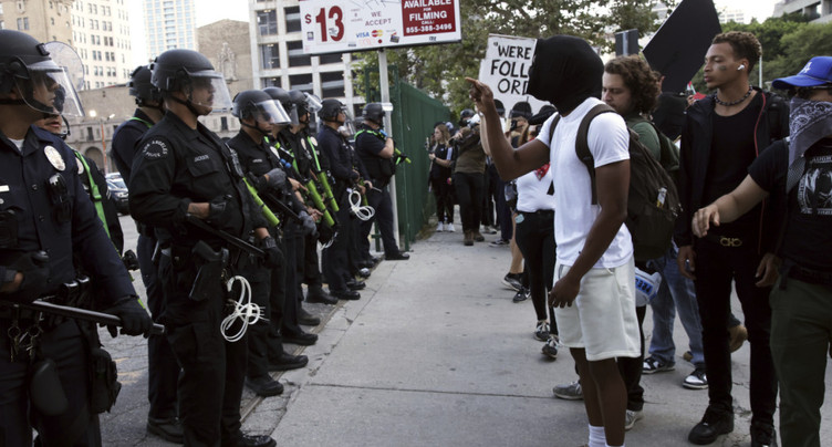 Plus de 1000 personnes encore dans les rues de Los Angeles