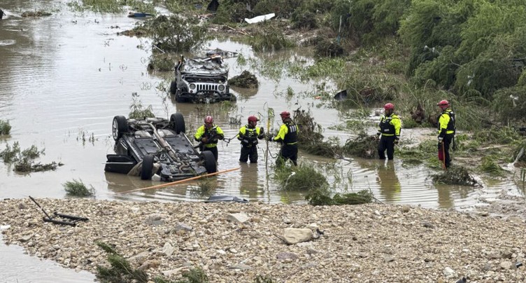 Etats-Unis: au moins 10 morts dans des inondations au Texas