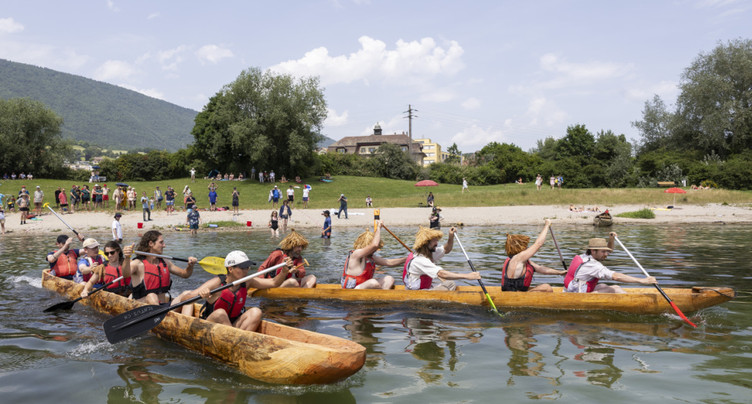 Lac de Neuchâtel: régate internationale de pirogues monoxyles