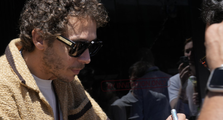 L'ancien roi du MotoGP Valentino Rossi abandonne