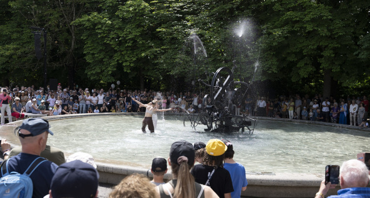 Parade à Fribourg pour les 100 ans de la naissance de Jean Tinguely