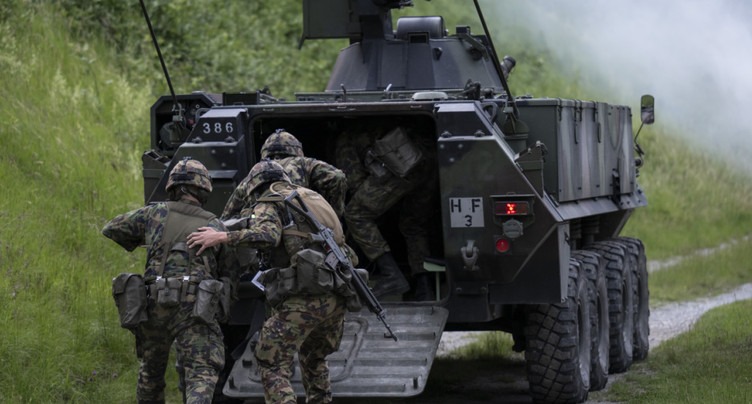 Les Suisses veulent une armée forte et un rapprochement avec l'OTAN