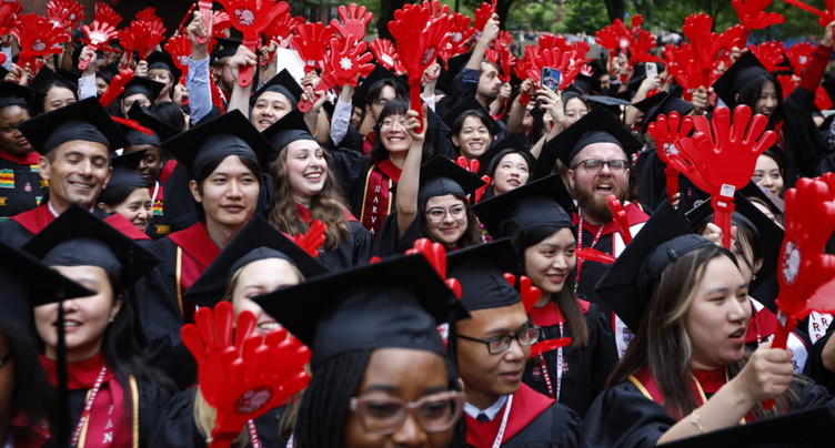 Washington reprend le traitement des visas d'étudiants étrangers