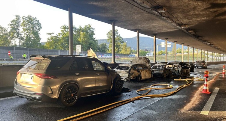 Collision en chaîne sur l'A1: 4 autos en feu, mais pas de blessé