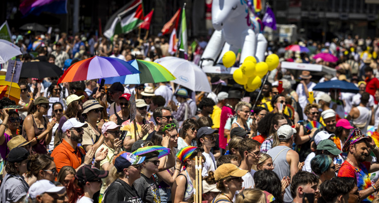 Des milliers de personnes manifestent à la Pride de Zurich