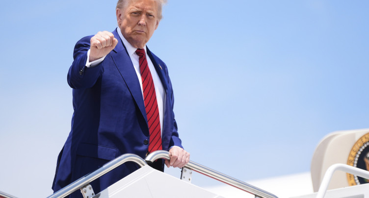 Bombardiers américains en vol, Trump réunit un conseil de sécurité
