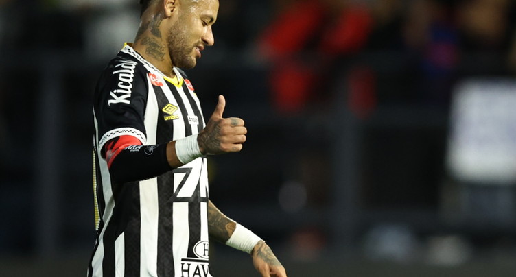 Neymar prolonge son contrat avec Santos jusqu'à la fin de l'année