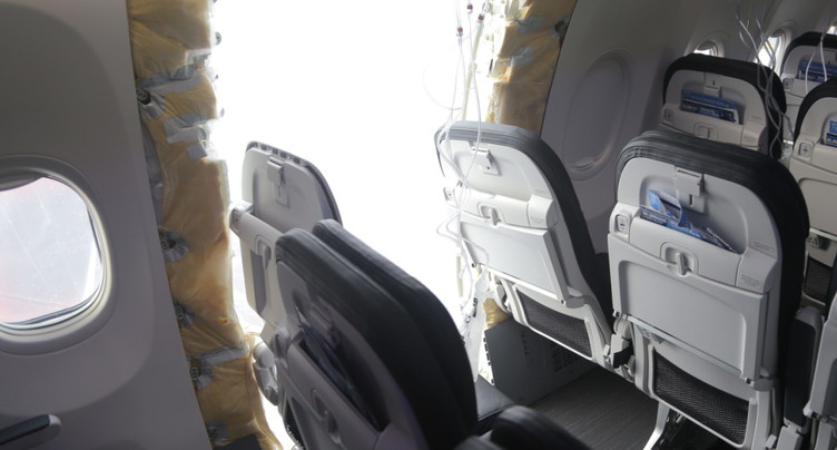 Incident d'Alaska Airlines: Boeing et le régulateur mis en cause