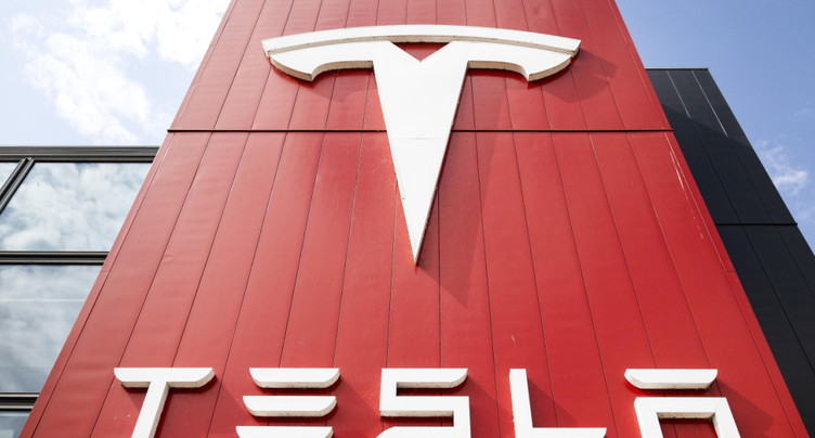 Tesla toujours en chute en Europe malgré une hausse des électriques