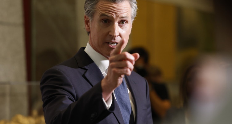 Le gouverneur de Californie réclame 787 millions à Fox News