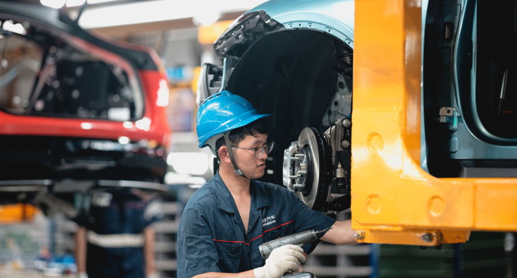 Chine: l'activité manufacturière se contracte encore