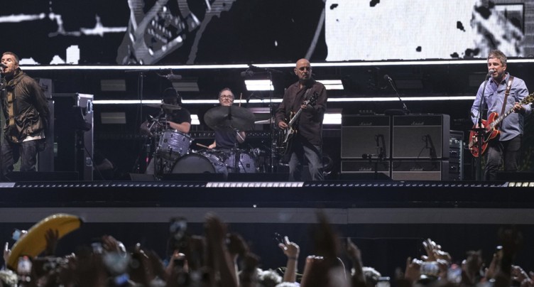 Cardiff: fans ivres de bonheur pour le retour d'Oasis sur scène