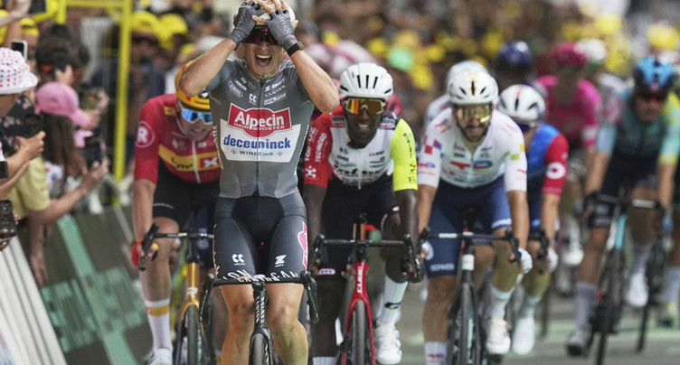 Tour de France: le Belge Jasper Philipsen gagne la 1re étape