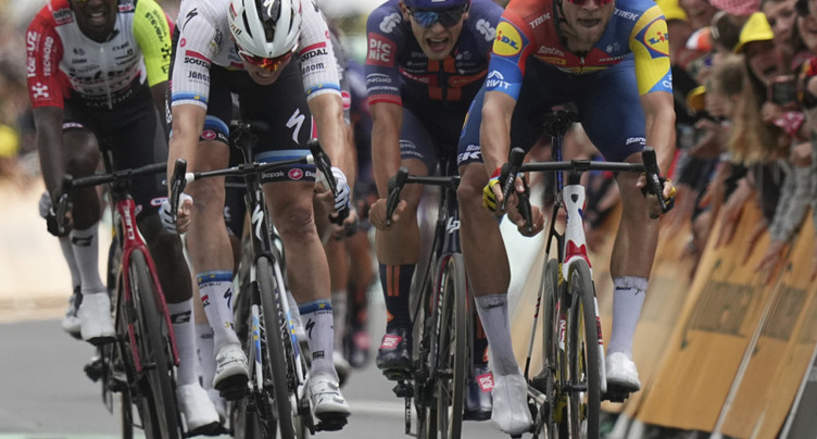 Tour de France: une 3e étape émaillée de chutes